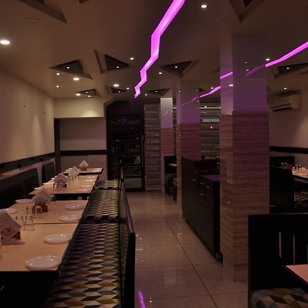 Ashish Restaurant And Guesthouse Surat Eksteriør billede