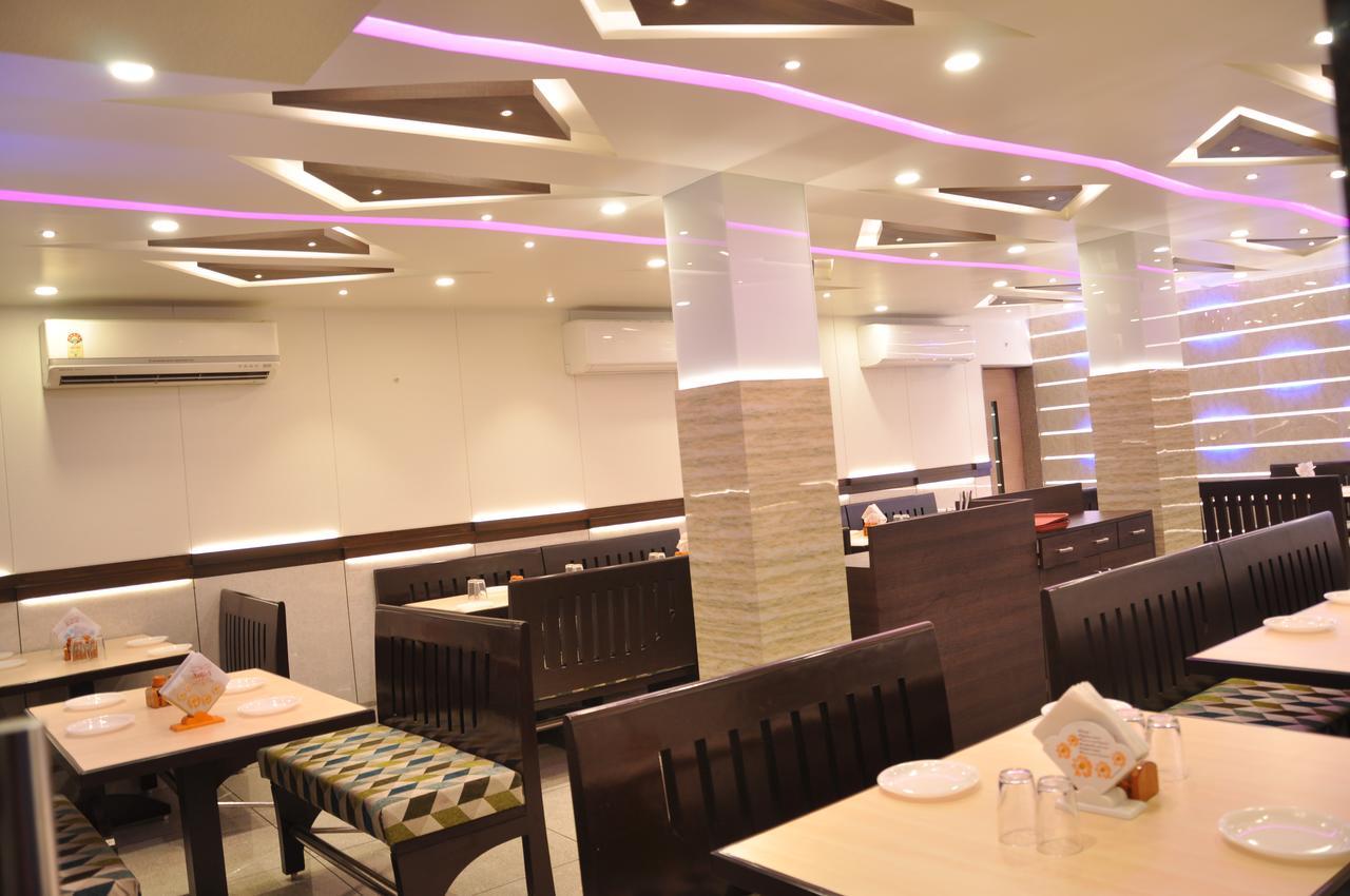 Ashish Restaurant And Guesthouse Surat Eksteriør billede