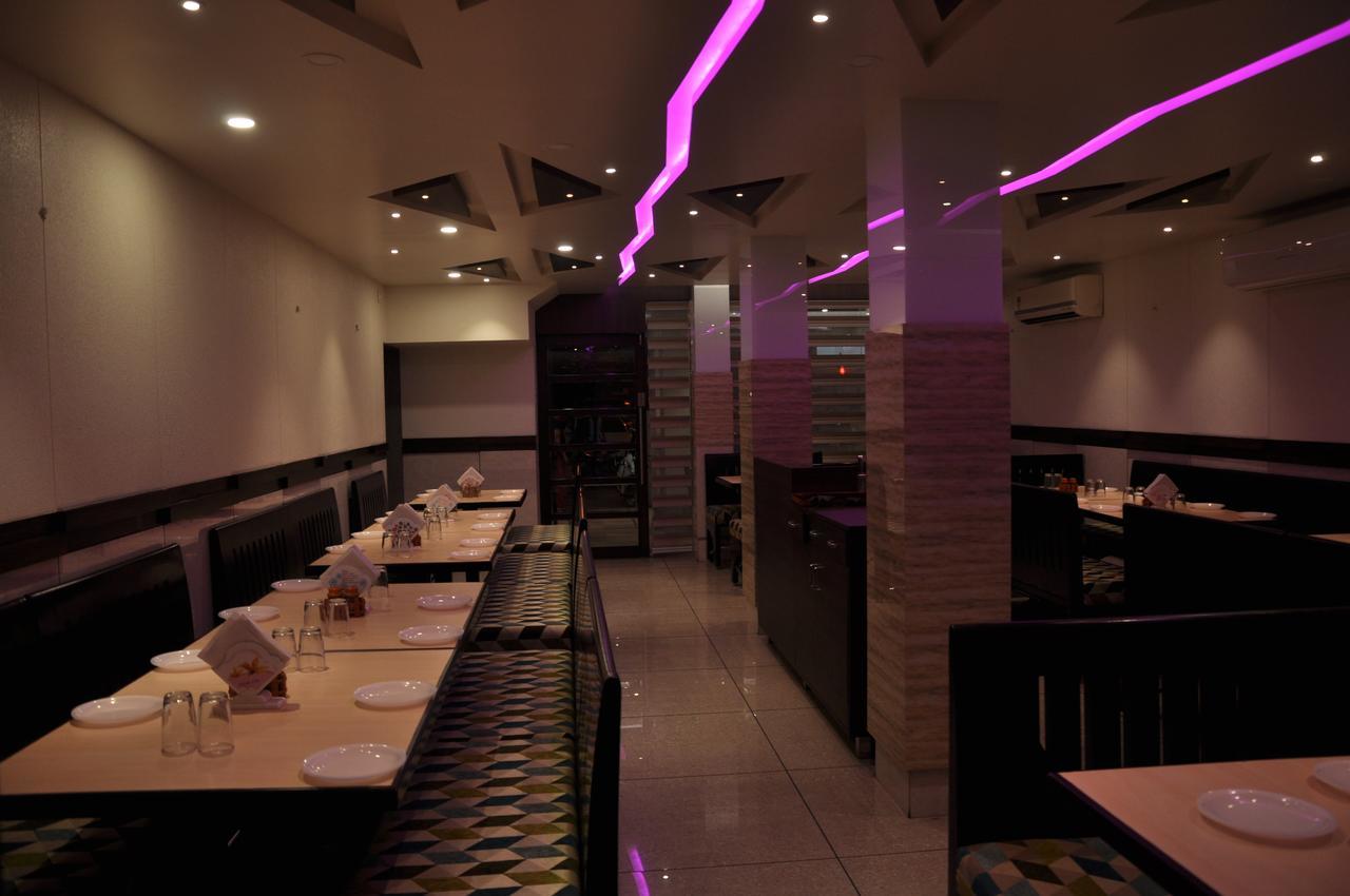 Ashish Restaurant And Guesthouse Surat Eksteriør billede